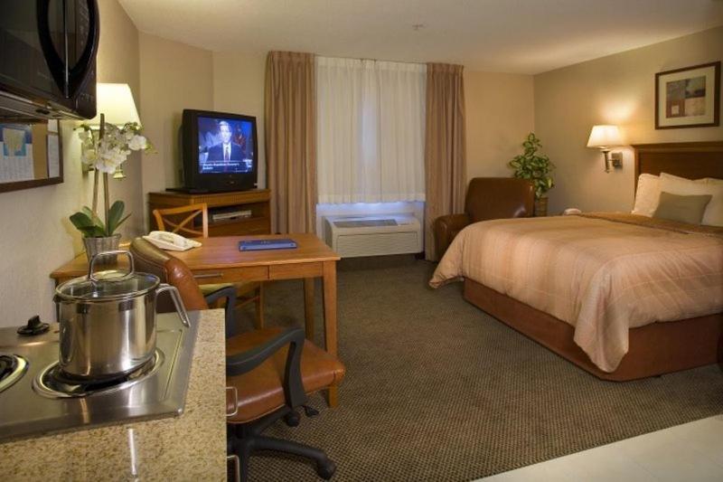 Candlewood Suites Fredericksburg By Ihg Bagian luar foto